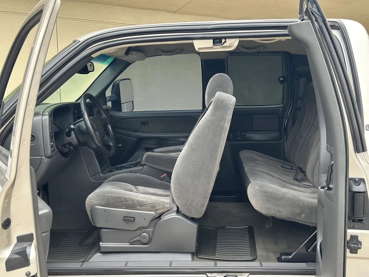 2003 Chevrolet Silverado 2500HD, view