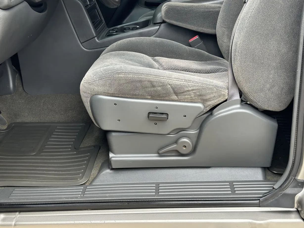 2003 Chevrolet Silverado 2500HD, view