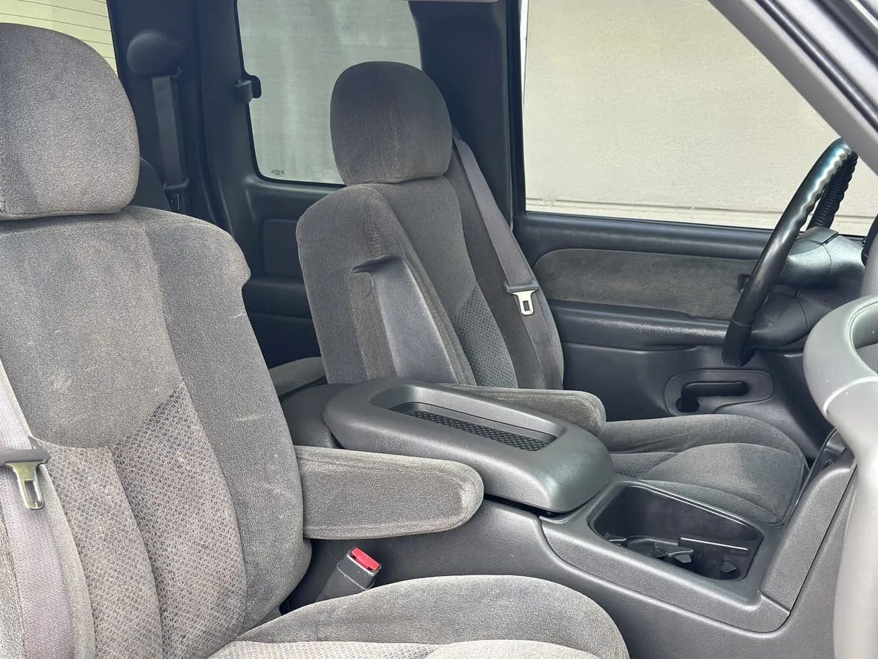 2003 Chevrolet Silverado 2500HD, view