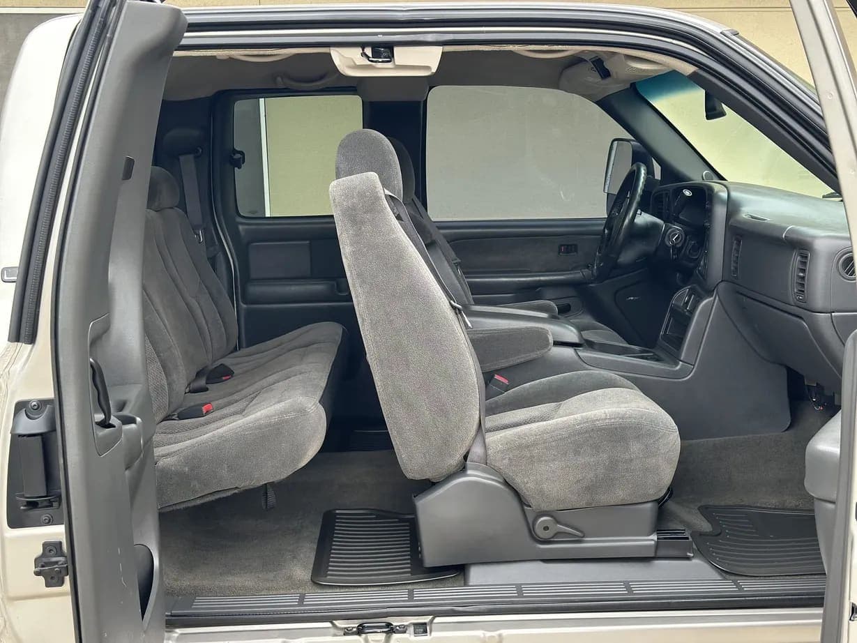 2003 Chevrolet Silverado 2500HD, view
