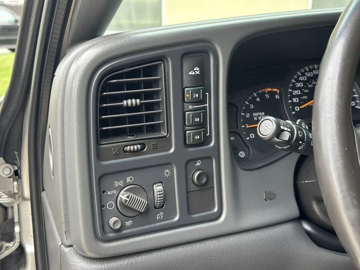2003 Chevrolet Silverado 2500HD, view