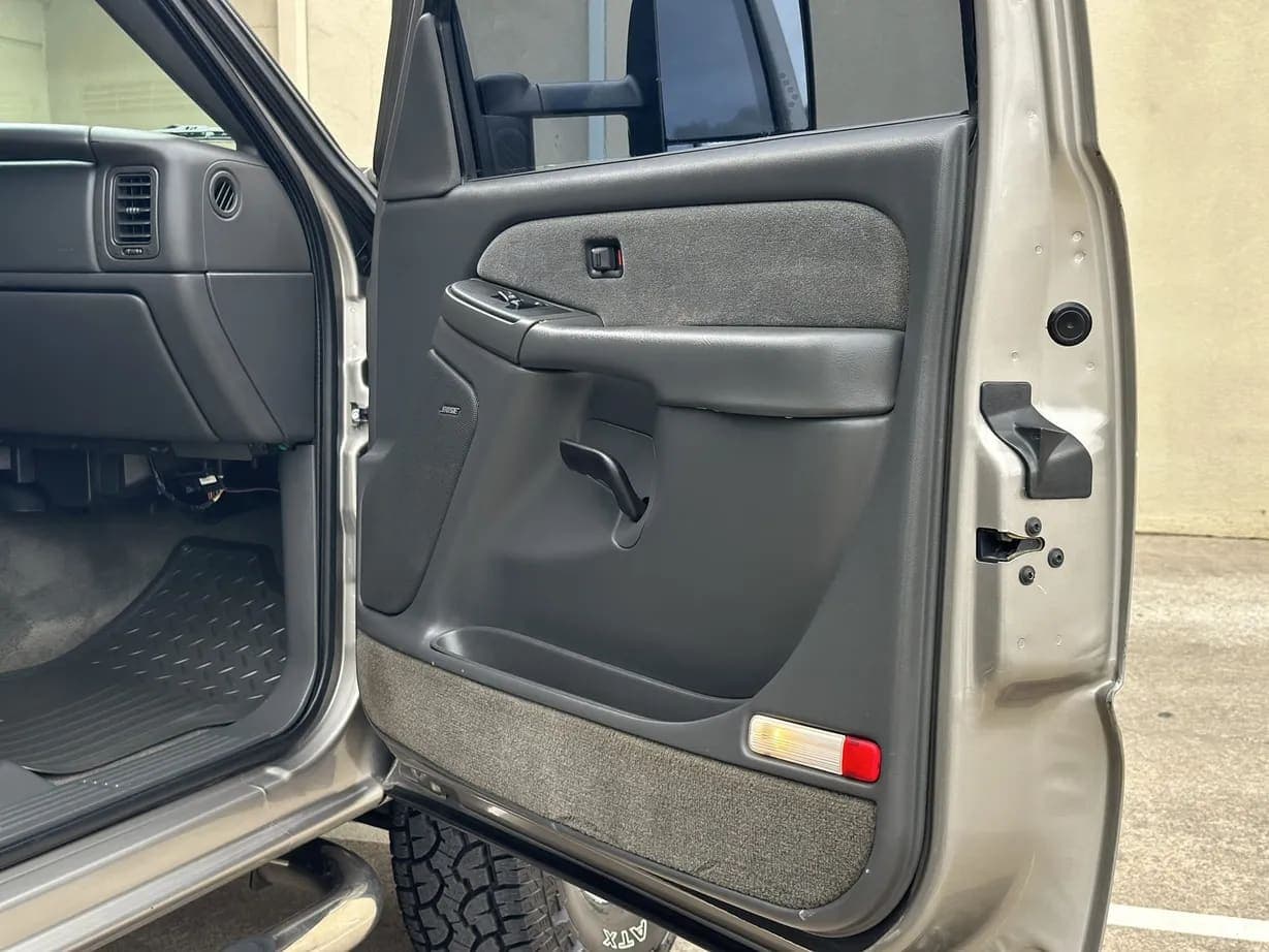 2003 Chevrolet Silverado 2500HD, view