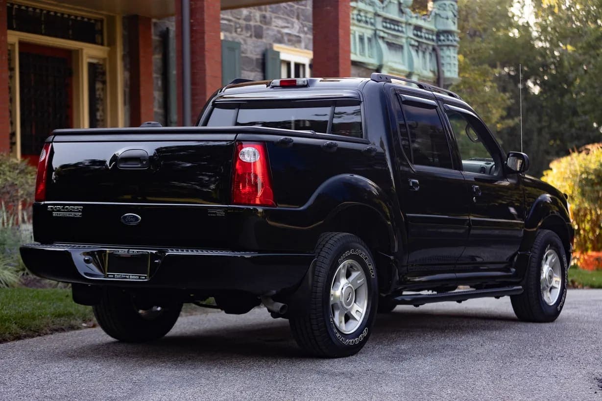 2004 Ford Explorer Sport Trac, view