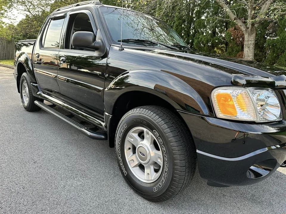 2004 Ford Explorer Sport Trac, view
