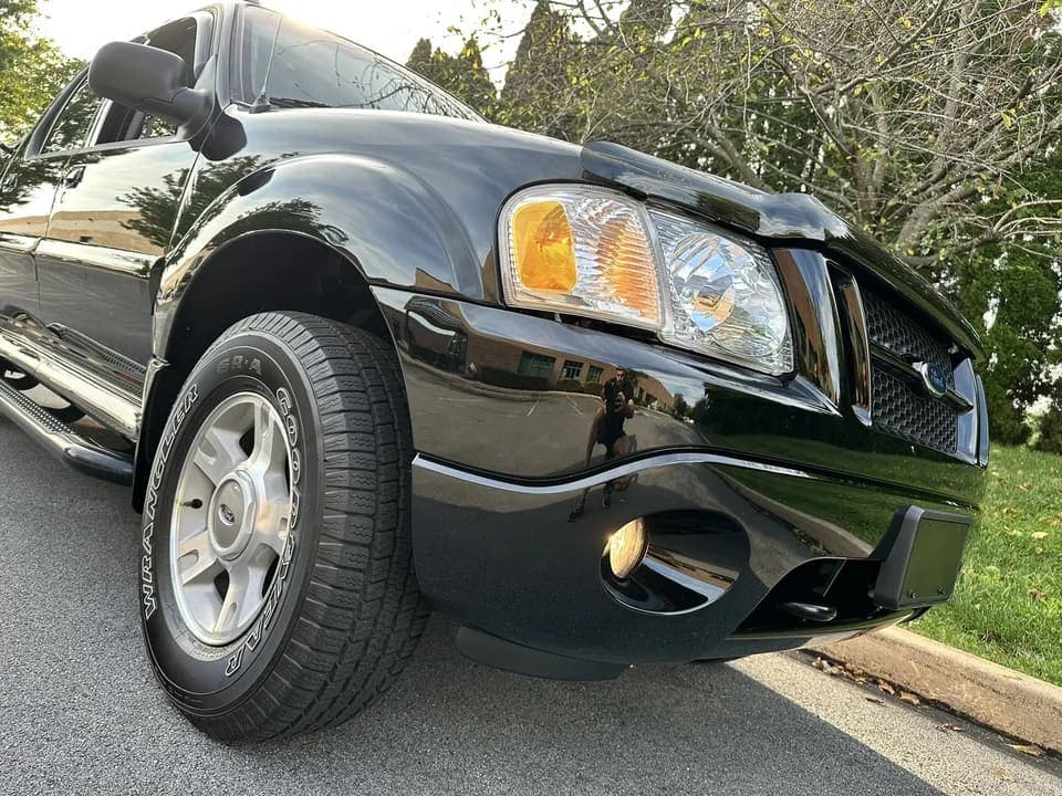 2004 Ford Explorer Sport Trac, view