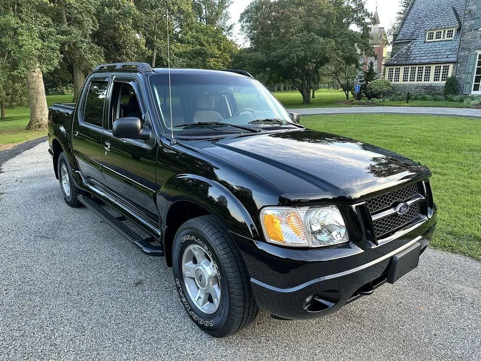 2004 Ford Explorer Sport Trac, view