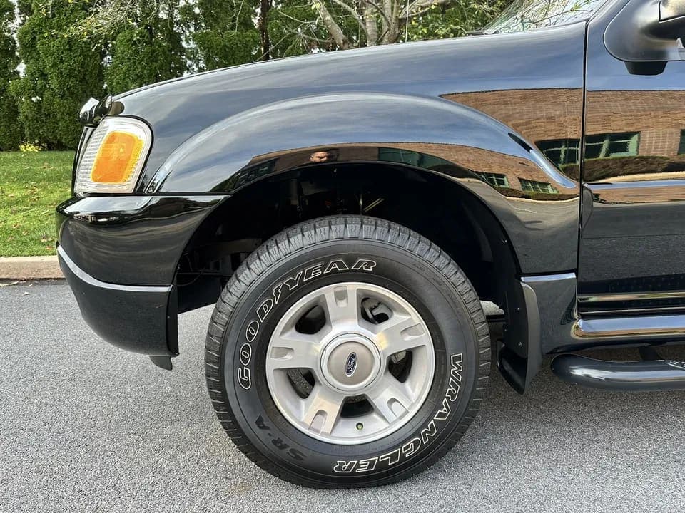 2004 Ford Explorer Sport Trac, view