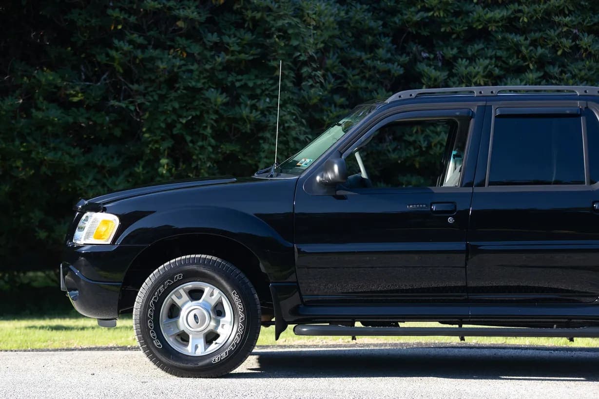 2004 Ford Explorer Sport Trac, view