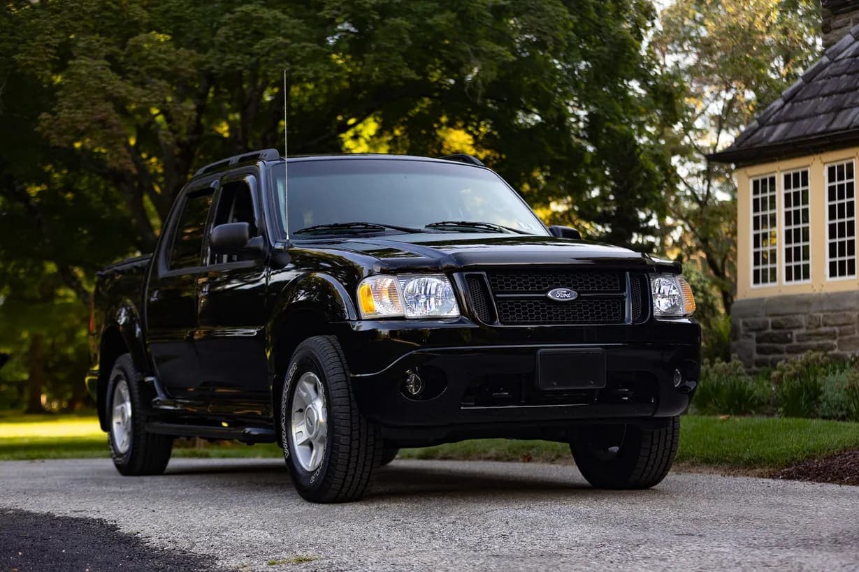 2004 Ford Explorer Sport Trac, view