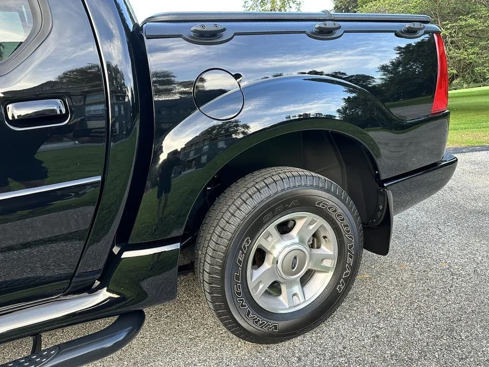 2004 Ford Explorer Sport Trac, view