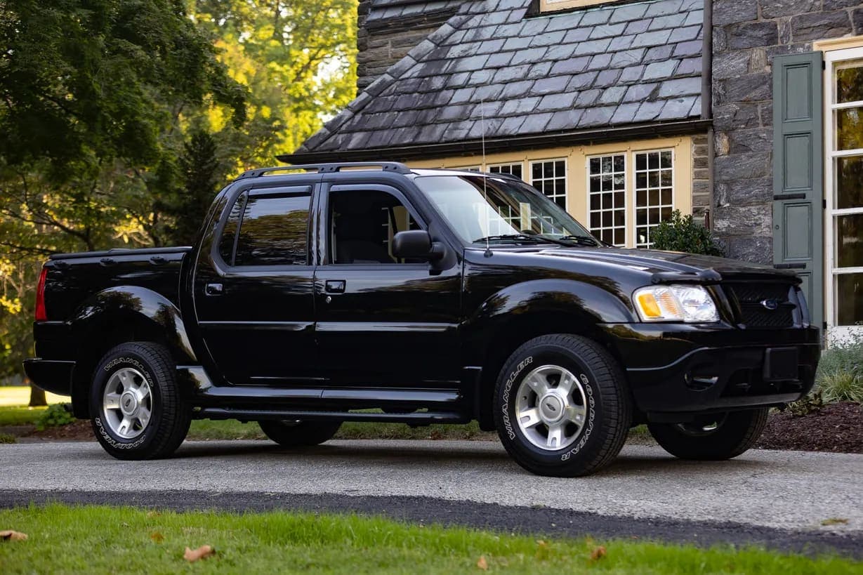 2004 Ford Explorer Sport Trac, view