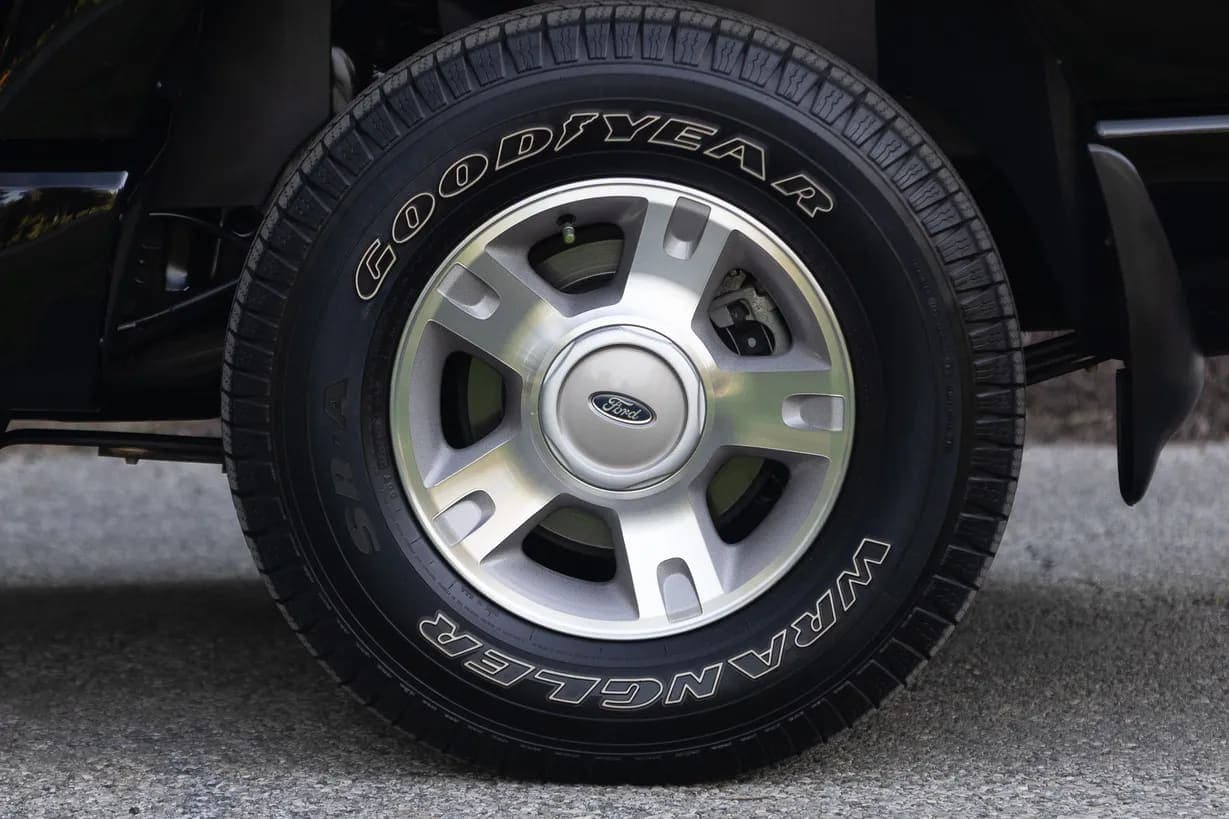 2004 Ford Explorer Sport Trac, view
