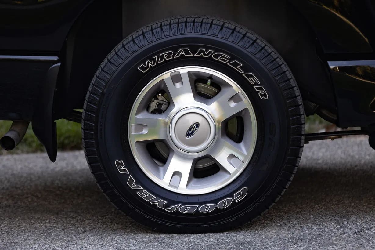 2004 Ford Explorer Sport Trac, view