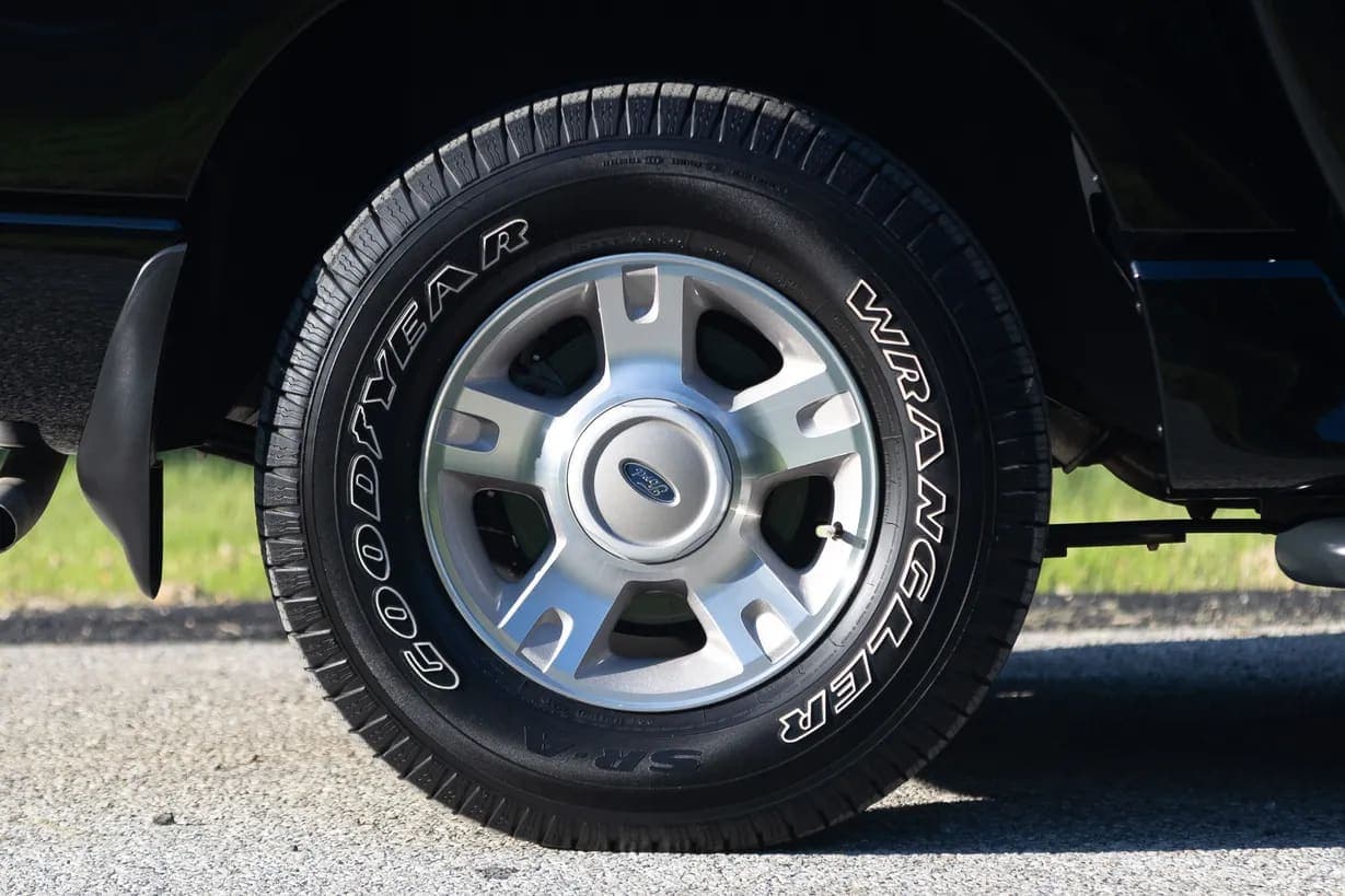 2004 Ford Explorer Sport Trac, view