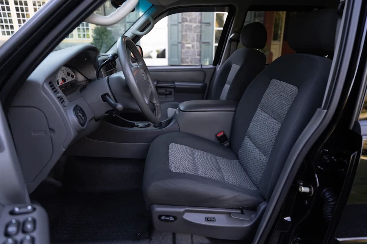 2004 Ford Explorer Sport Trac, view