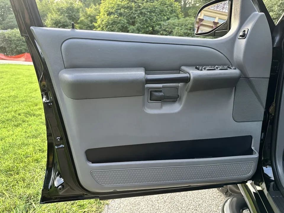 2004 Ford Explorer Sport Trac, view