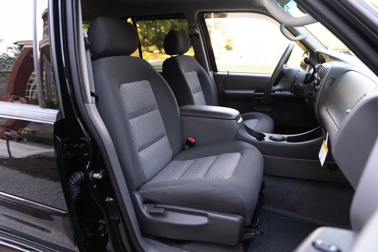 2004 Ford Explorer Sport Trac, view