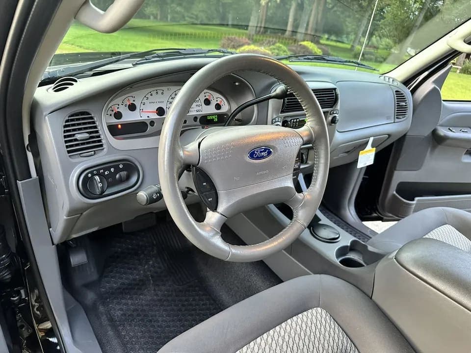 2004 Ford Explorer Sport Trac, view