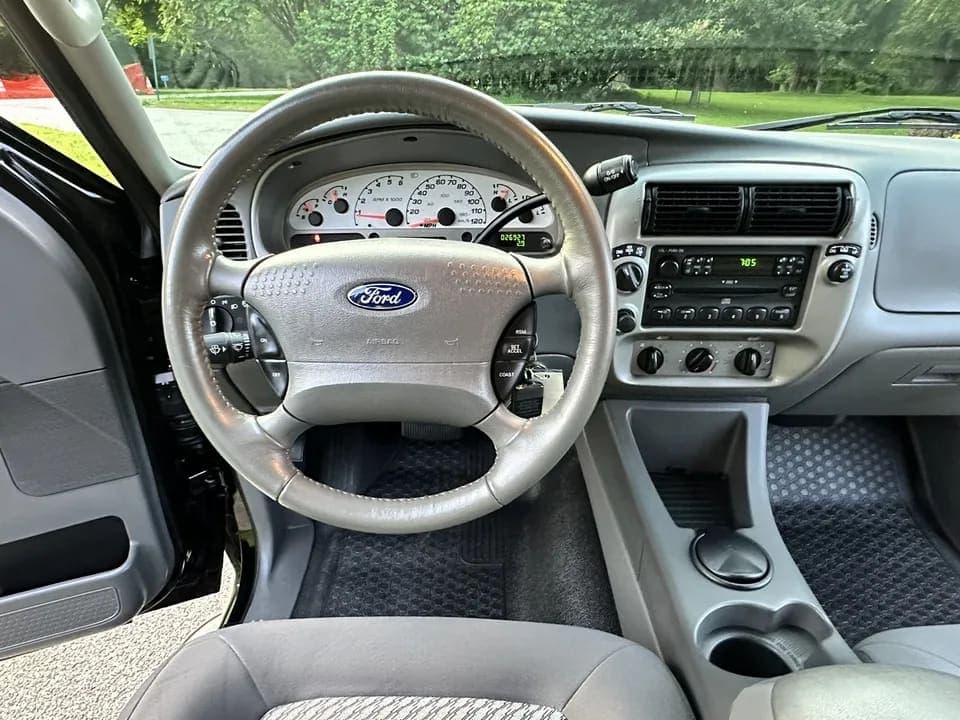 2004 Ford Explorer Sport Trac, view