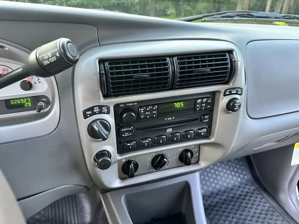 2004 Ford Explorer Sport Trac, view