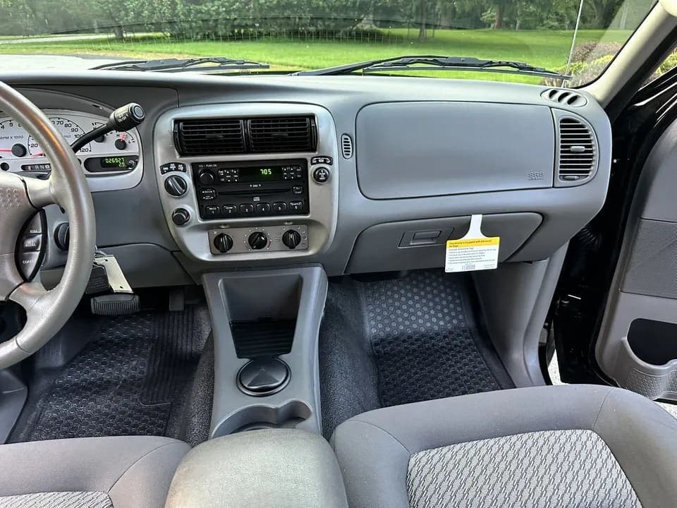 2004 Ford Explorer Sport Trac, view