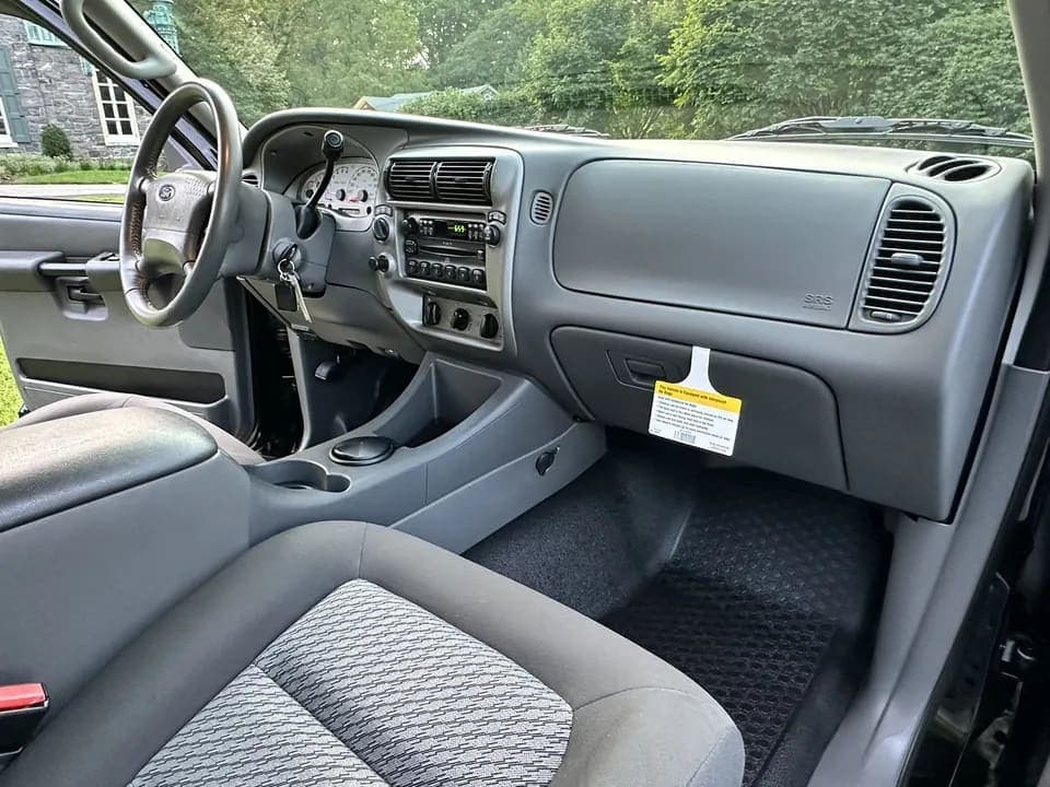 2004 Ford Explorer Sport Trac, view