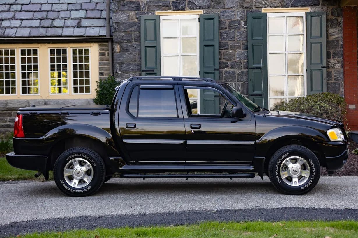 2004 Ford Explorer Sport Trac, view