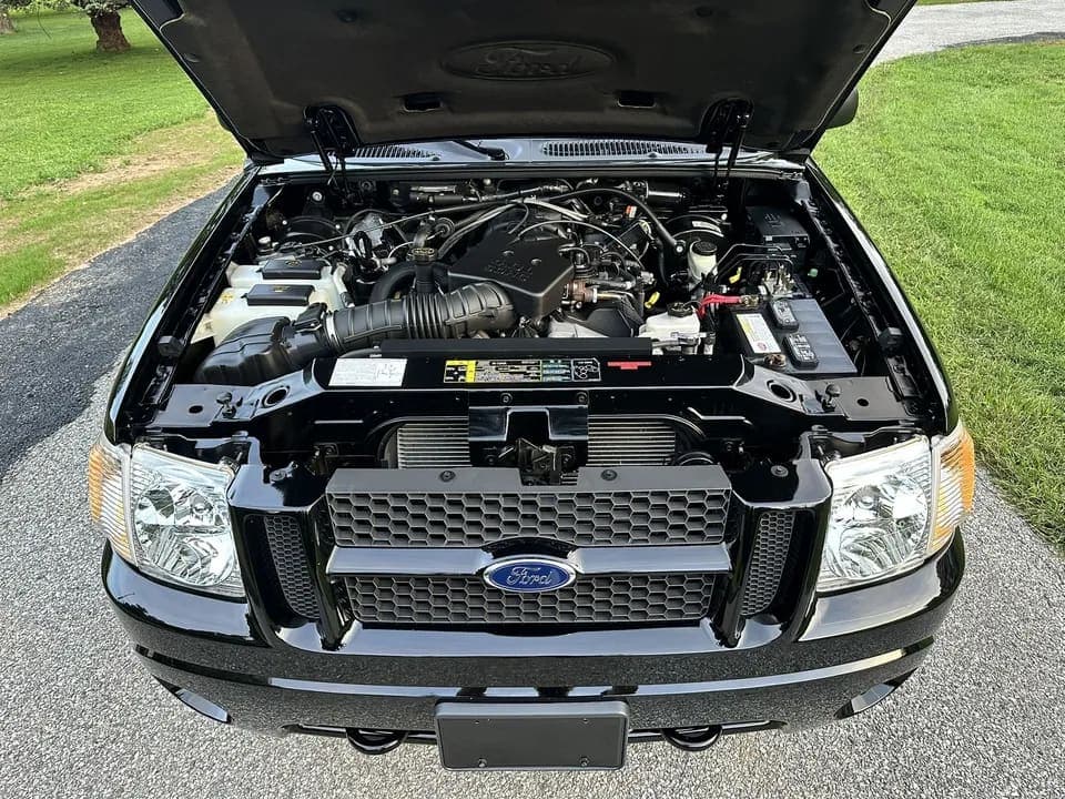 2004 Ford Explorer Sport Trac, view