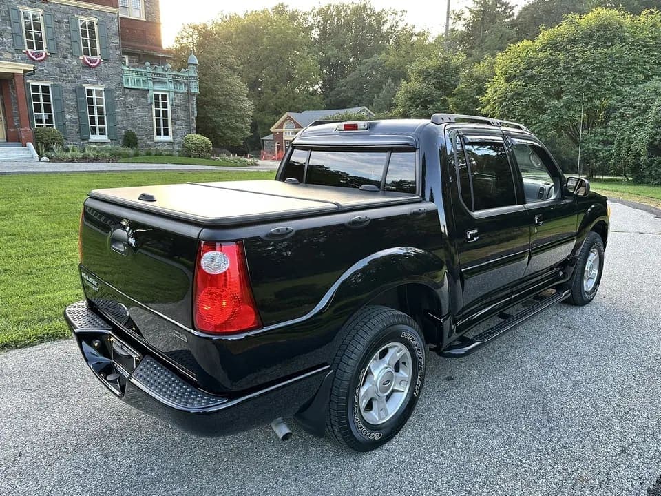 2004 Ford Explorer Sport Trac, view