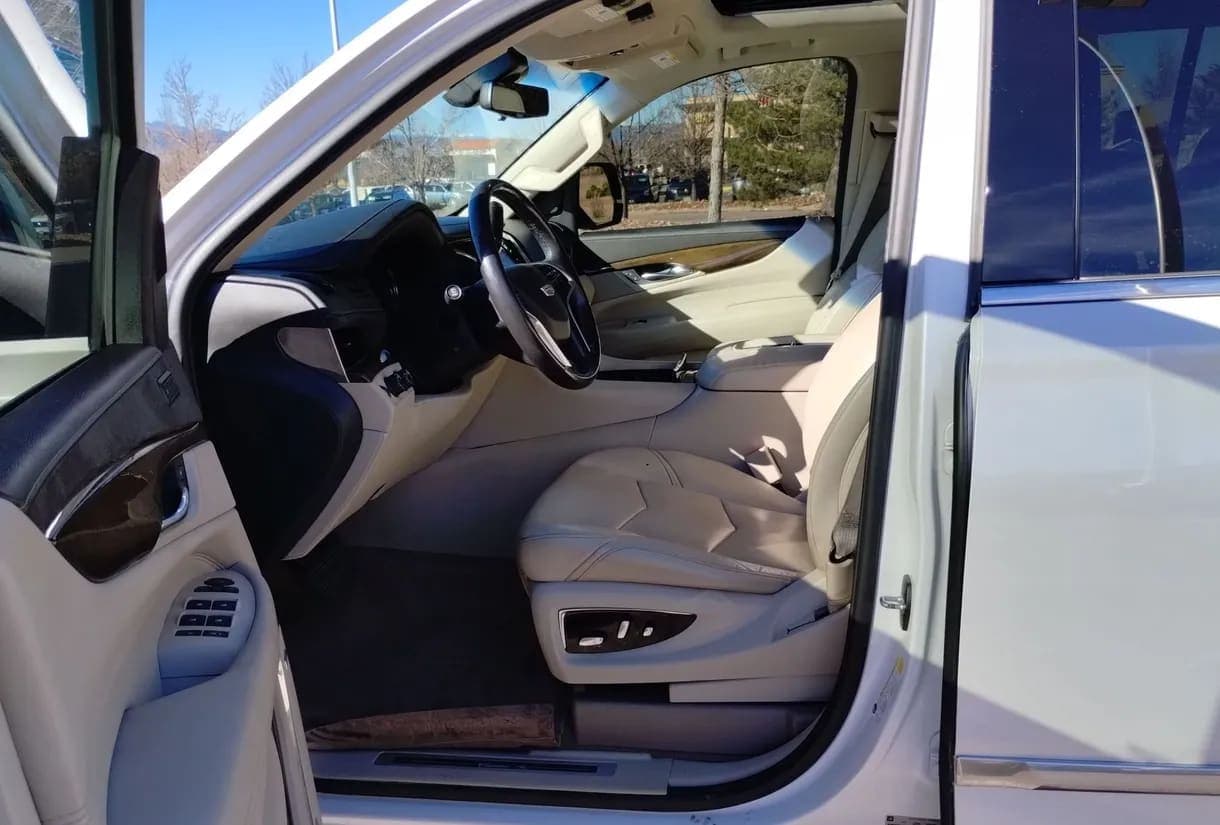 2018 Cadillac Escalade ESV Premium SUV, view