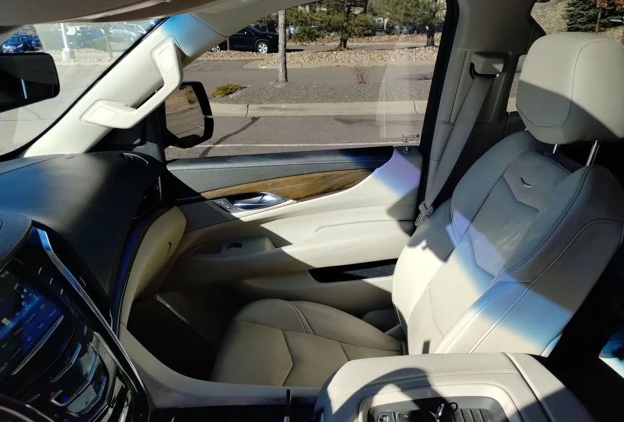 2018 Cadillac Escalade ESV Premium SUV, view