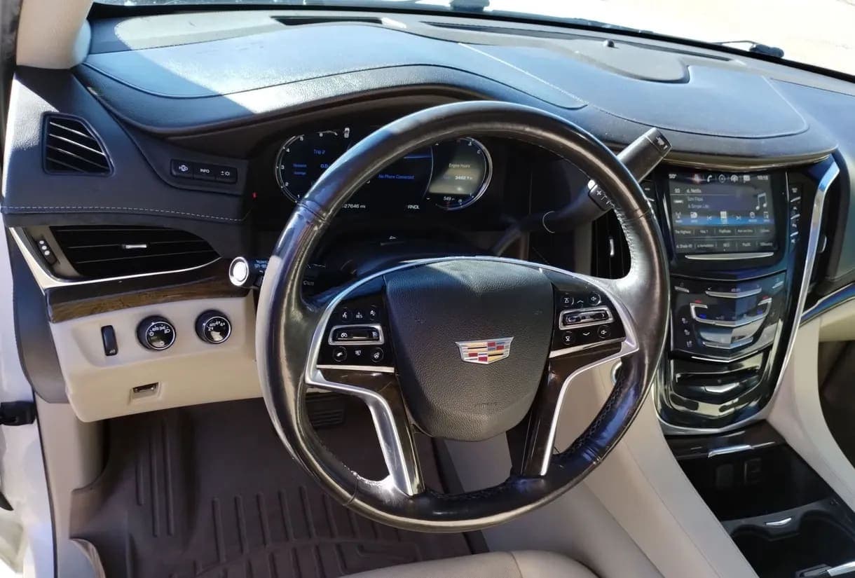 2018 Cadillac Escalade ESV Premium SUV, view