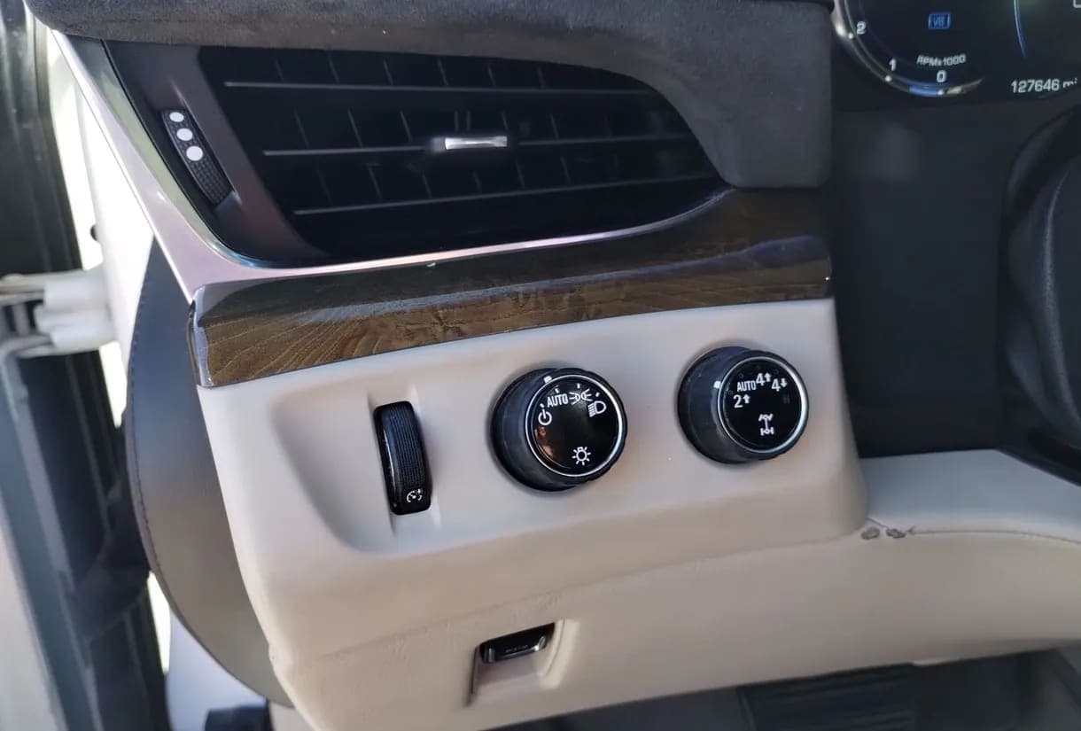 2018 Cadillac Escalade ESV Premium SUV, view