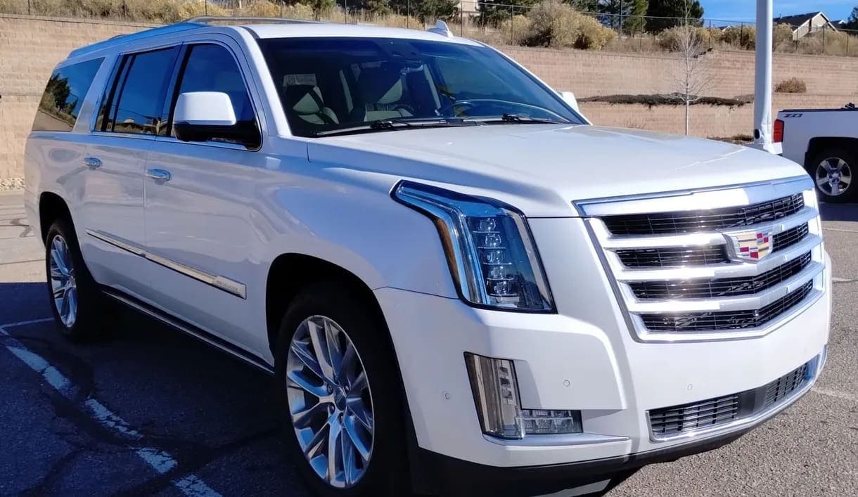 2018 Cadillac Escalade ESV Premium SUV, view