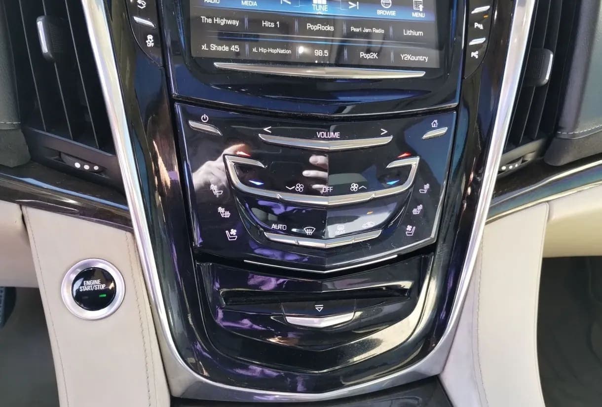 2018 Cadillac Escalade ESV Premium SUV, view