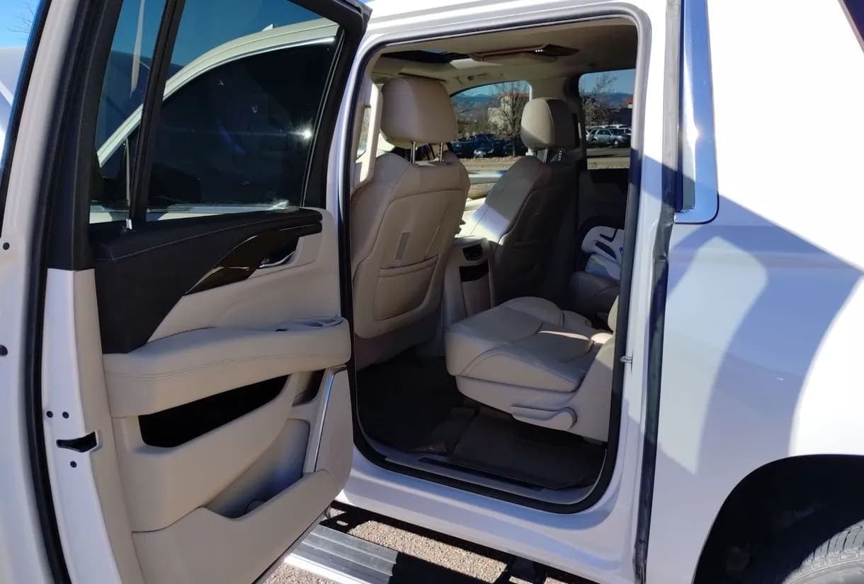 2018 Cadillac Escalade ESV Premium SUV, view