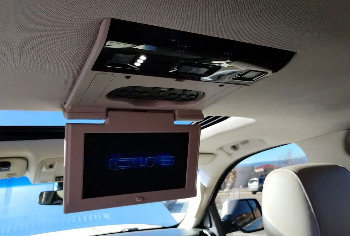 2018 Cadillac Escalade ESV Premium SUV, view