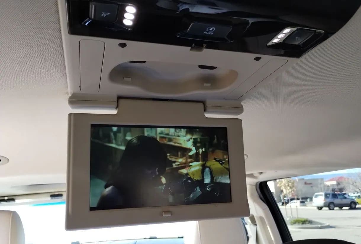2018 Cadillac Escalade ESV Premium SUV, view