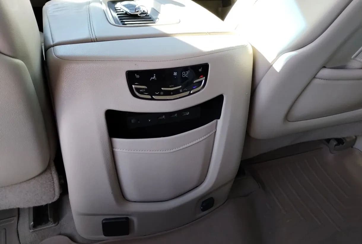 2018 Cadillac Escalade ESV Premium SUV, view