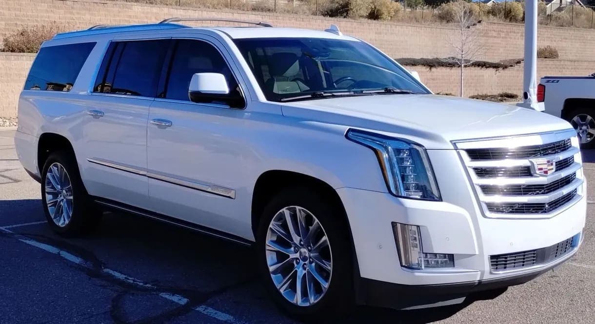 2018 Cadillac Escalade ESV Premium SUV, view
