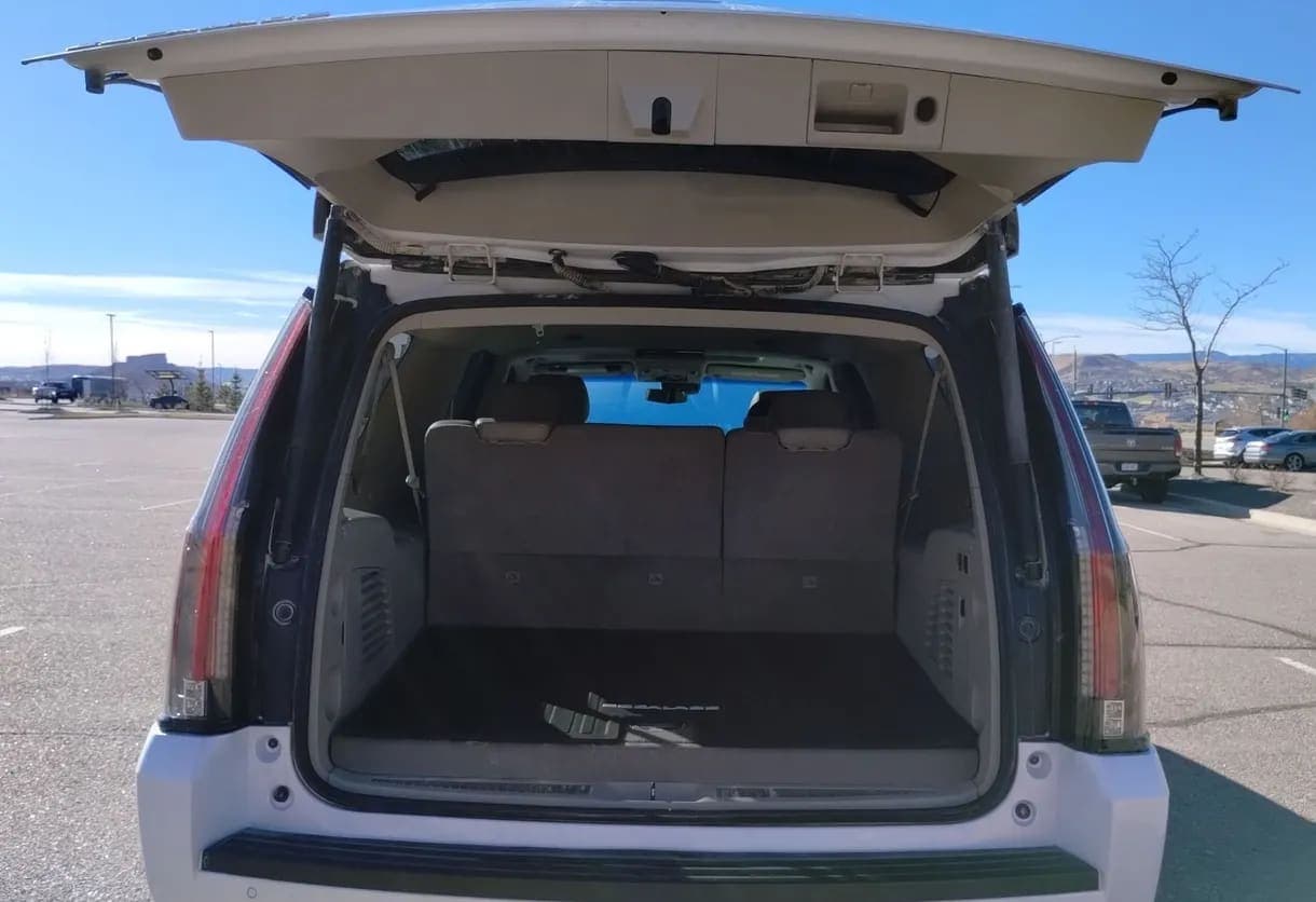 2018 Cadillac Escalade ESV Premium SUV, view