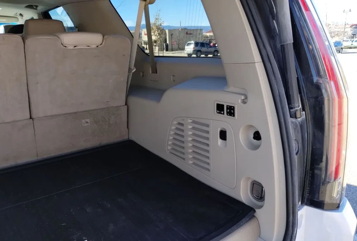 2018 Cadillac Escalade ESV Premium SUV, view