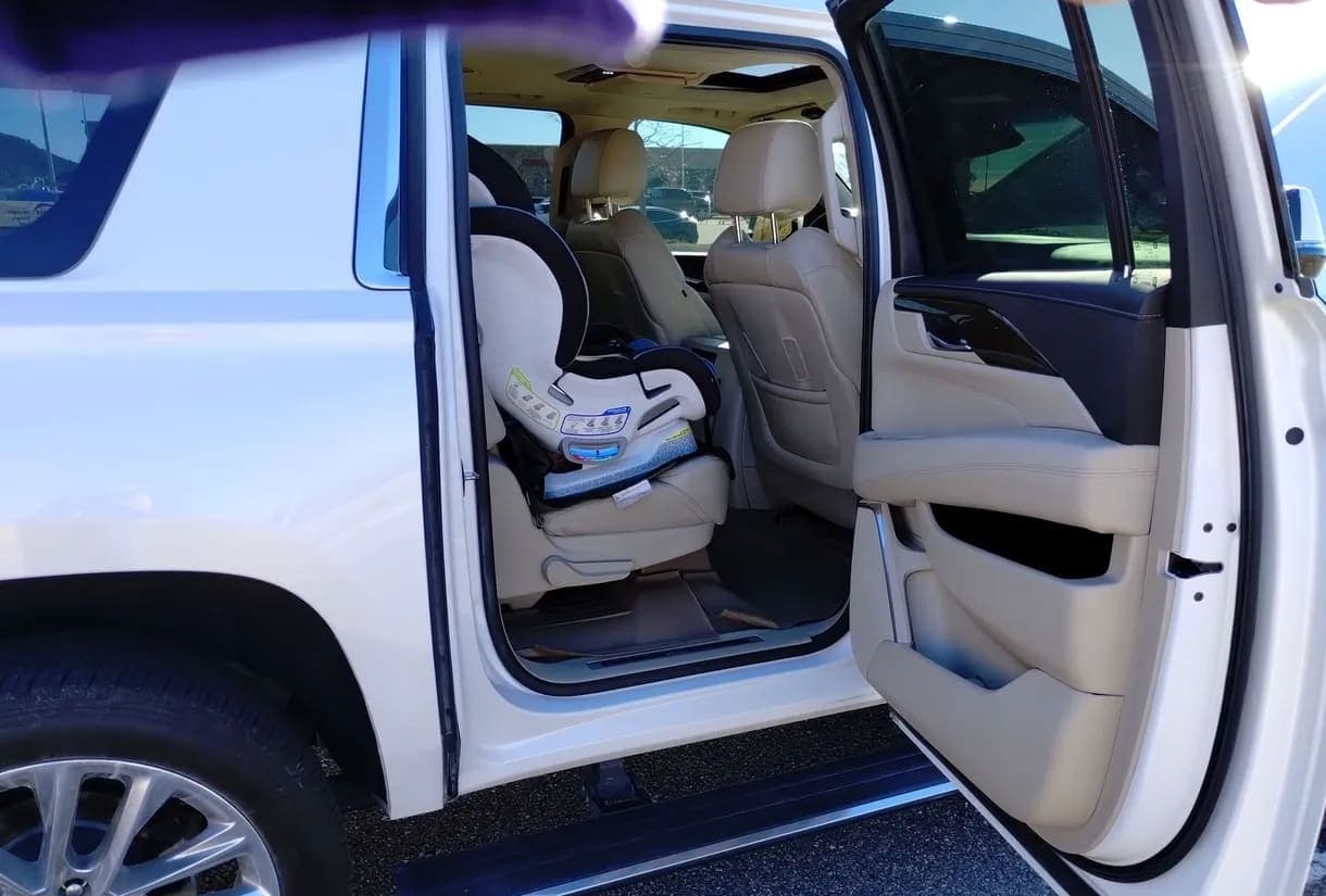 2018 Cadillac Escalade ESV Premium SUV, view