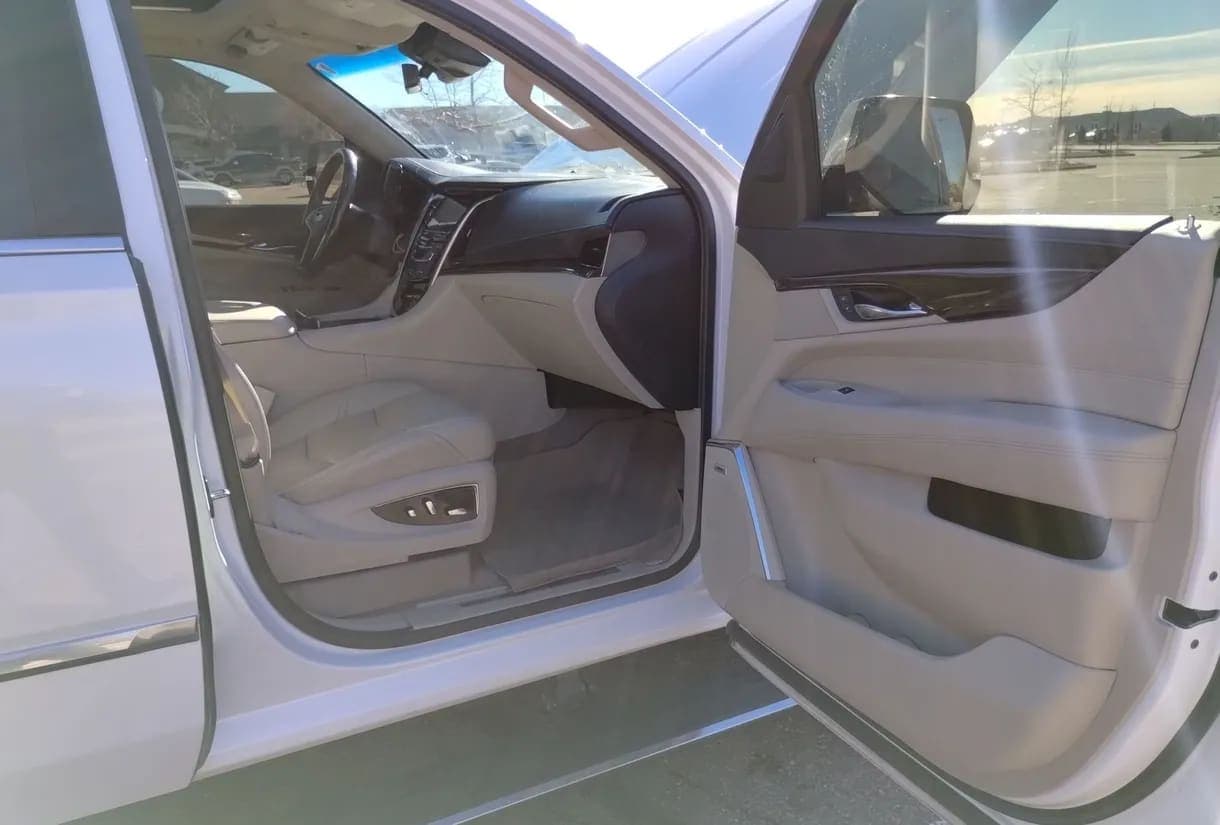 2018 Cadillac Escalade ESV Premium SUV, view