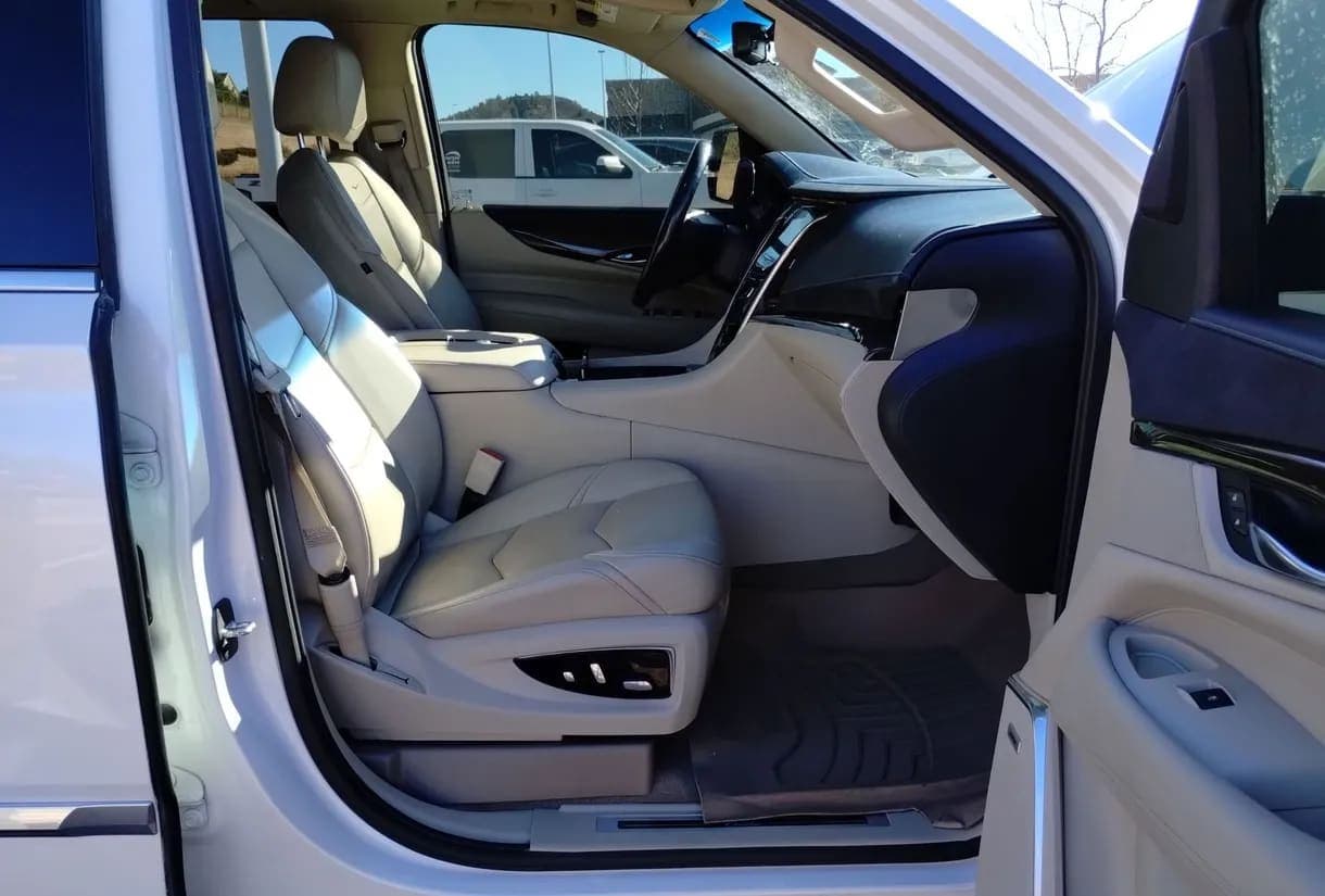 2018 Cadillac Escalade ESV Premium SUV, view