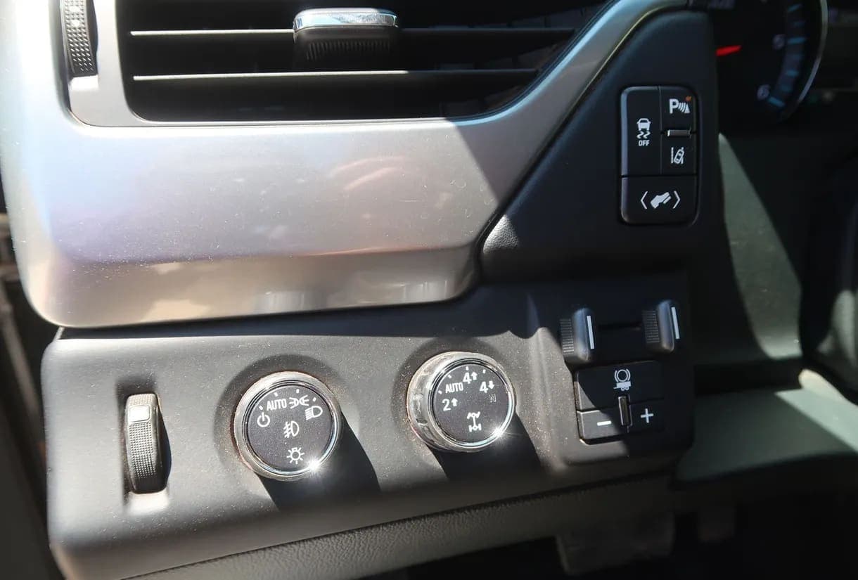 2015 Chevrolet Suburban 1500 LTZ SUV, view