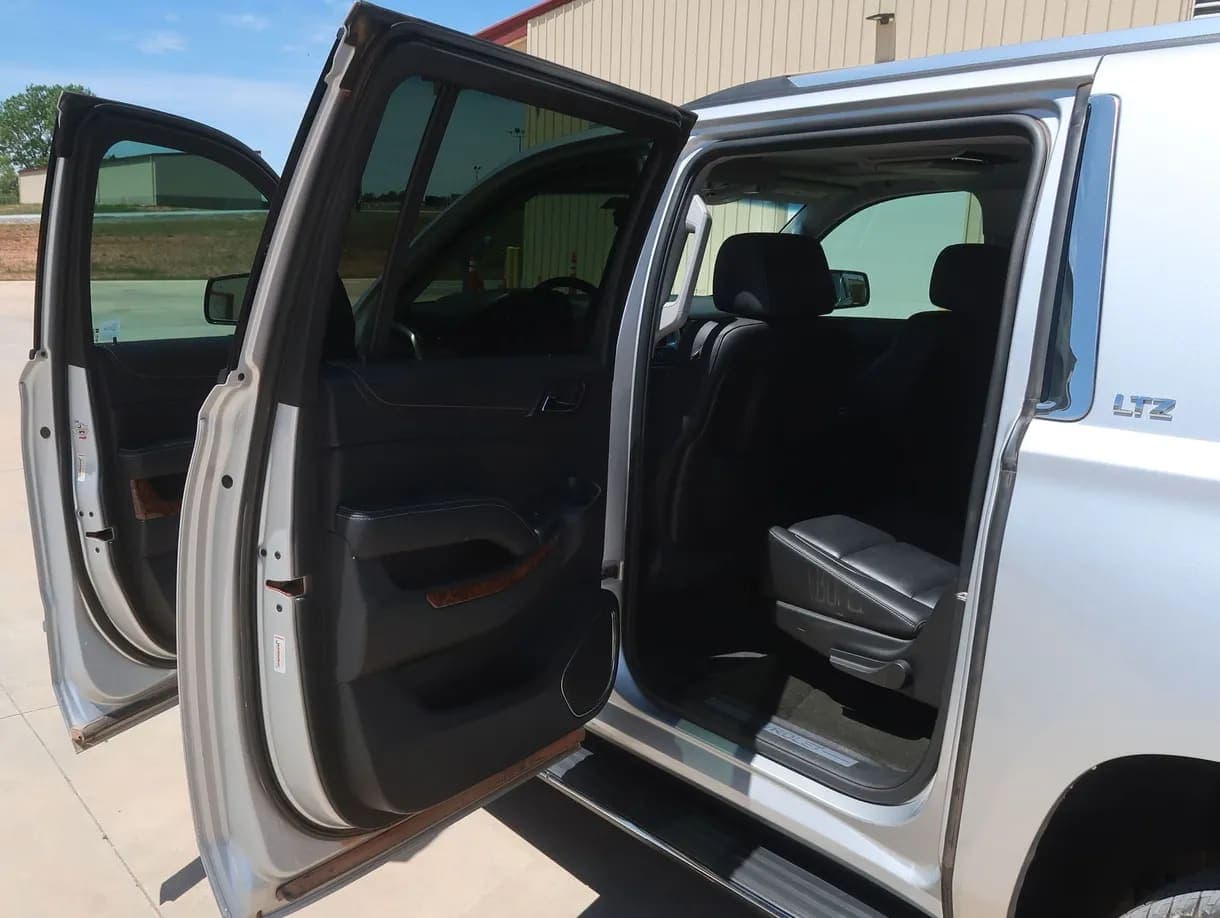 2015 Chevrolet Suburban 1500 LTZ SUV, view