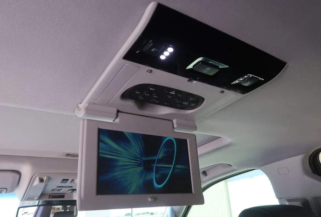 2015 Chevrolet Suburban 1500 LTZ SUV, view