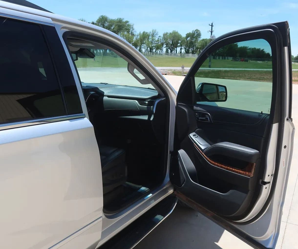 2015 Chevrolet Suburban 1500 LTZ SUV, view