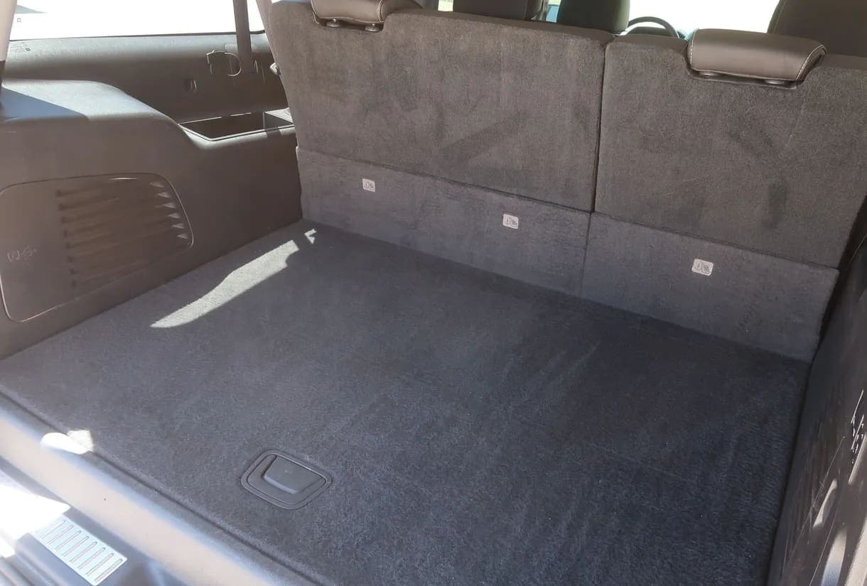 2015 Chevrolet Suburban 1500 LTZ SUV, view